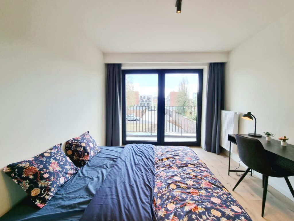 A0102 - slaapkamer 1 (zonder decoratie kussens) - achterkant gebouw foto 5