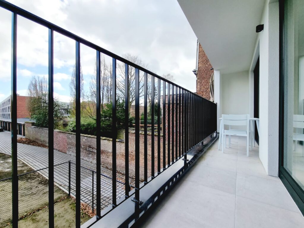 A0102 - terras - achterkant gebouw foto 1