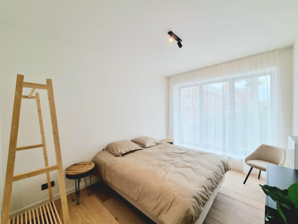 HC52-0102 - grote slaapkamer - foto 1