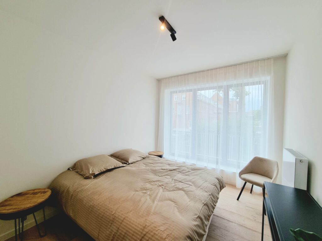 HC52-0102 - grote slaapkamer - foto 2