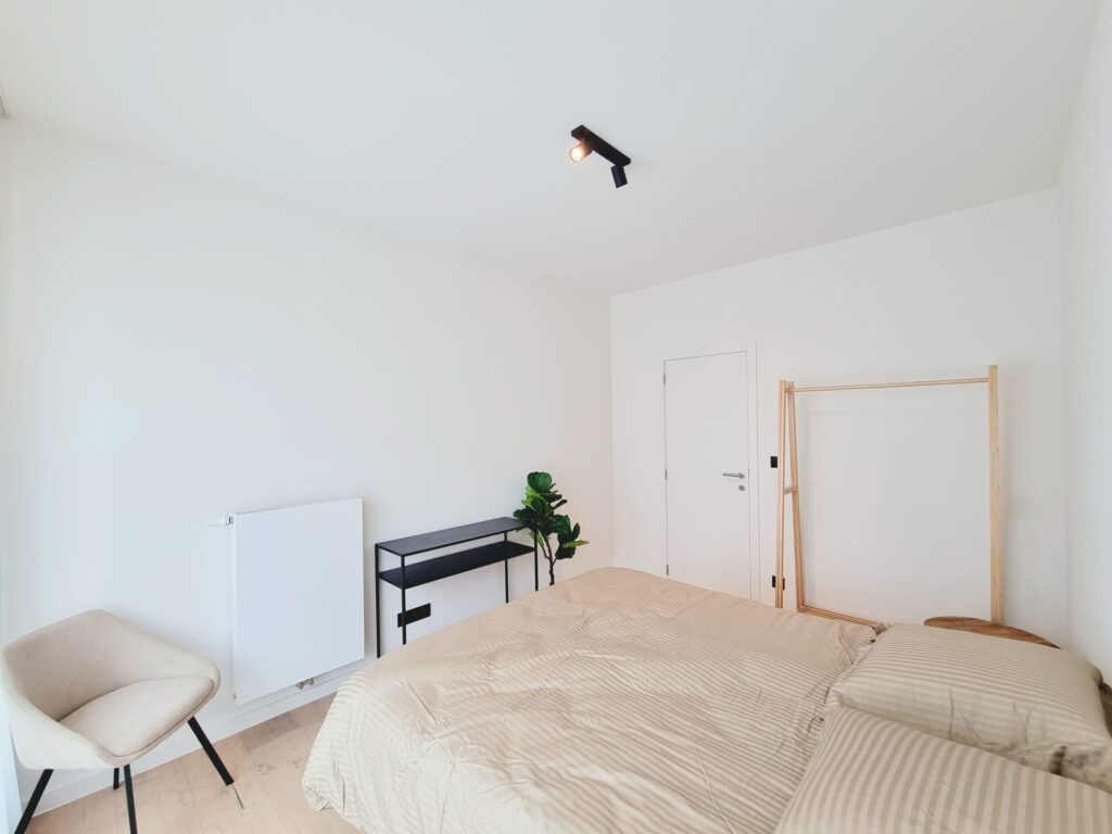 HC52-0102 - grote slaapkamer - foto 4