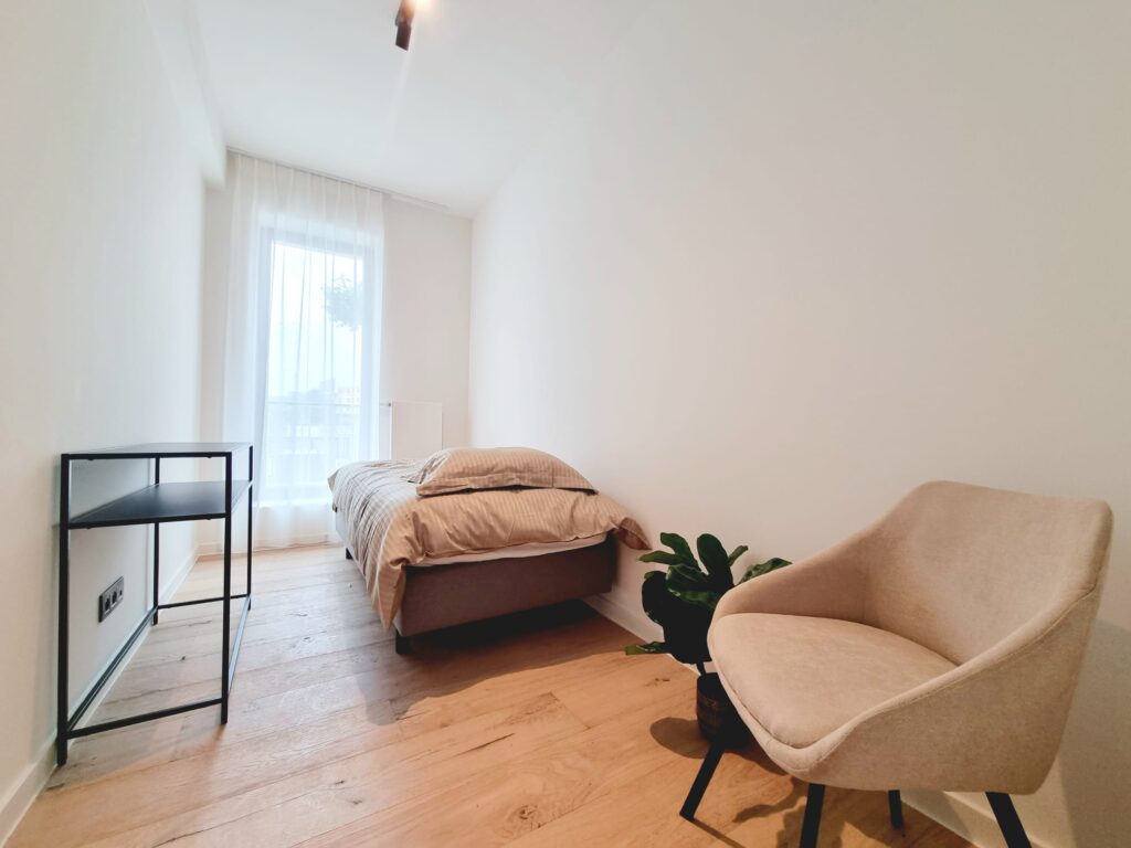 HC52-0102 - kleine slaapkamer - foto 1