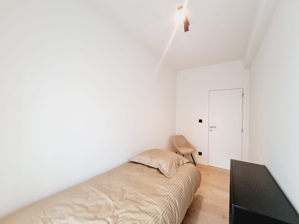 HC52-0102 - kleine slaapkamer - foto 6