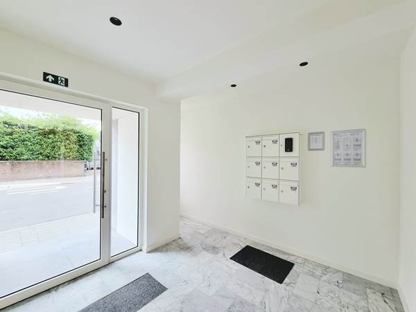 Inkomhal met brievenbussen foto 1