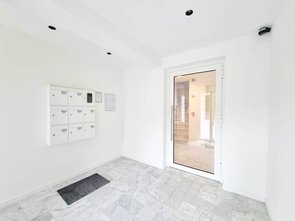 Inkomhal met brievenbussen foto 3